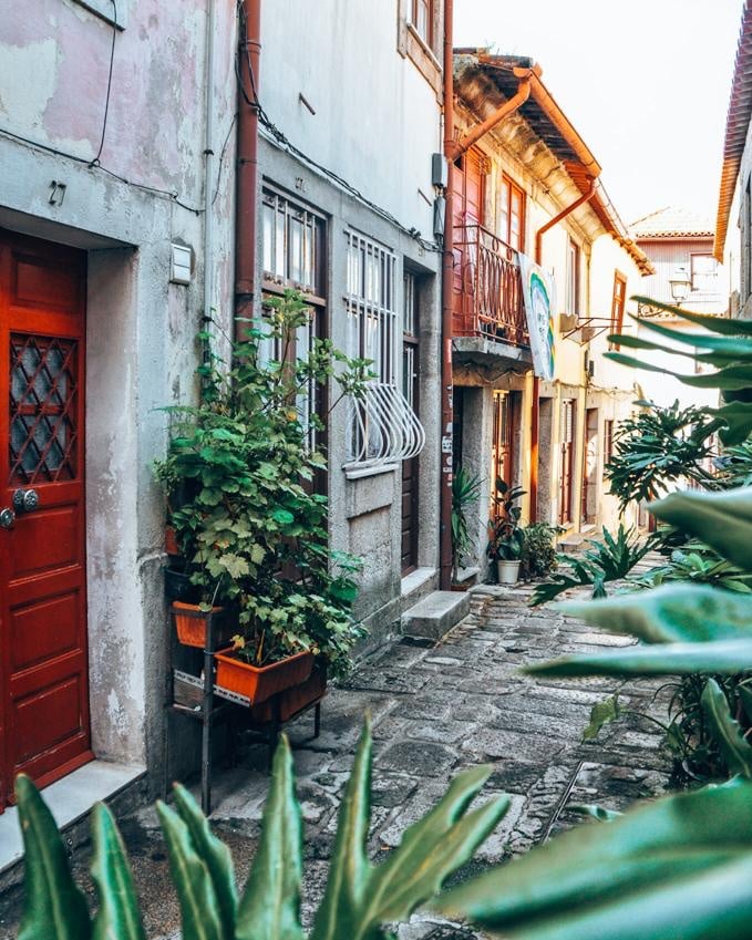 Portugal road trip | Porto alleys | jillonjourney