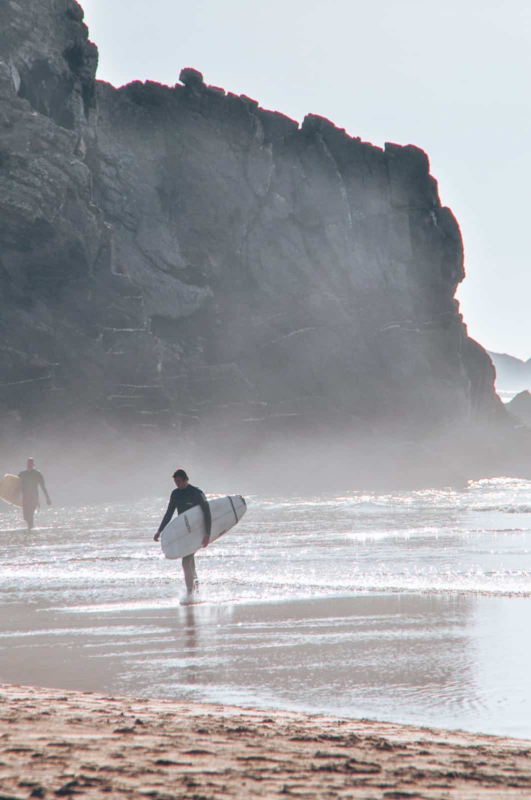 Portugal road trip | Surfers in Odeceixe | jillonjourney Portugal road trip | surfer