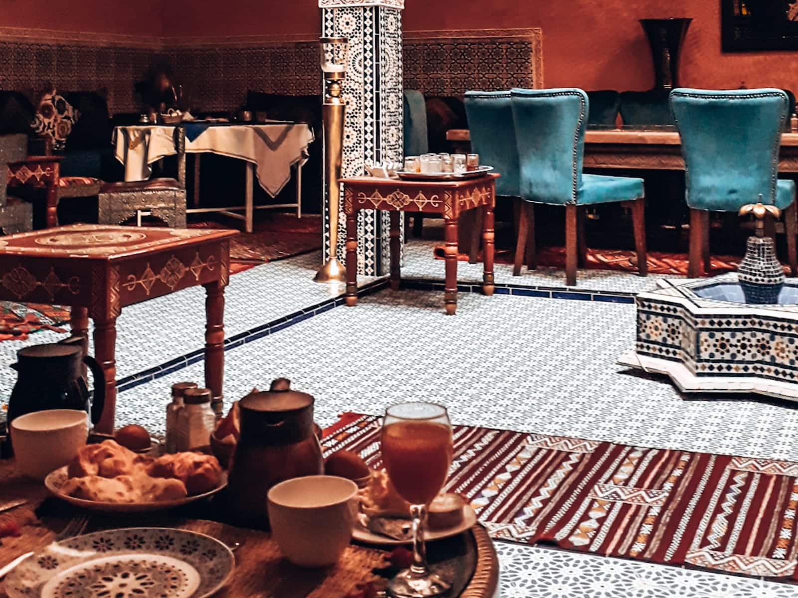 The court of a Riad in Marrakesh. Riads are a great way for sustainable travel in Morocco Sustainable travel Morocco | Nachhaltig reisen in Marokko
