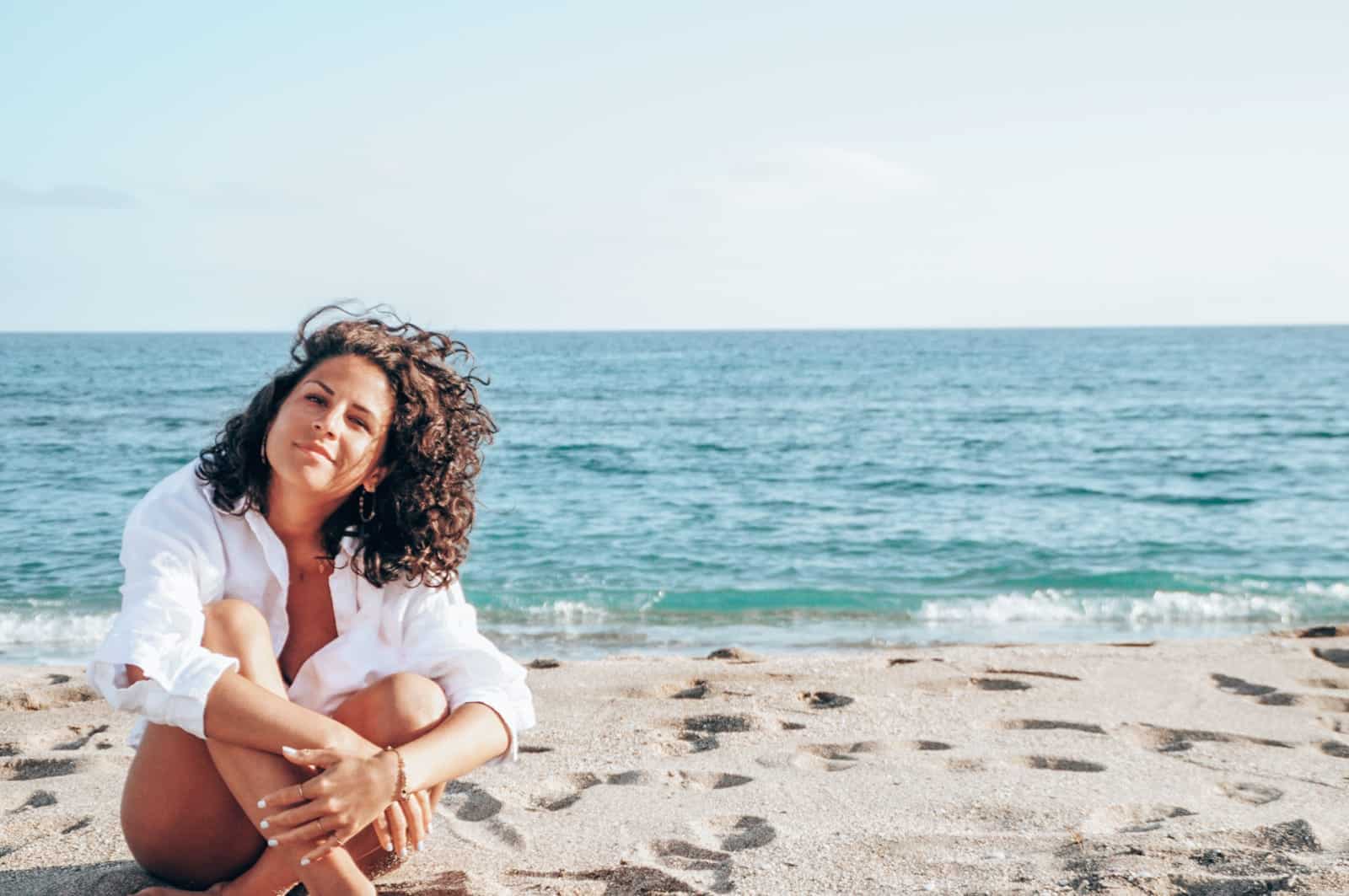 Agia Kiriaki is one of the calmest and most beautiful beaches in Milos and one of the best things to do for families | Für Familien ist Agia Kiriaki einer der besten Strände von Milos