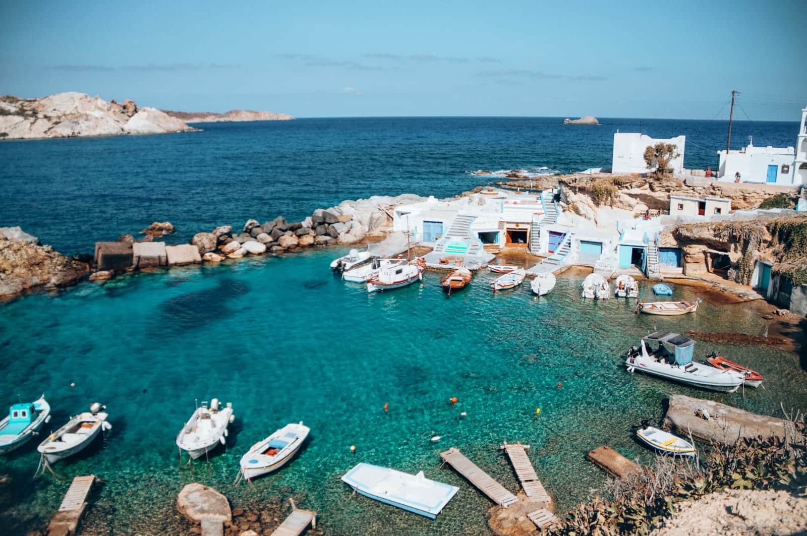 For us, Mandrakia was one of our favorite things to do in Milos, Greece | Das Fischerörtchen Mandrakia ist definitiv sehenswert im Milos Urlaub