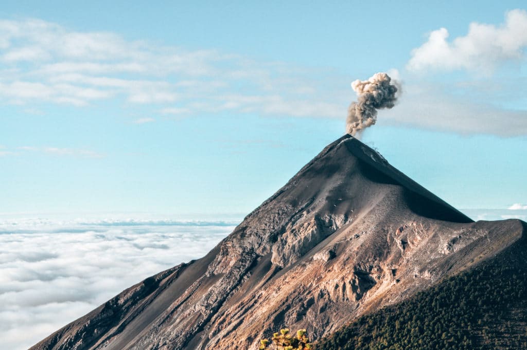 Climbing Acatenango is one of the best things to do in Guatemala / Einen Volkan zu besteigen gehört zu den top Guatemala Reisetipps
