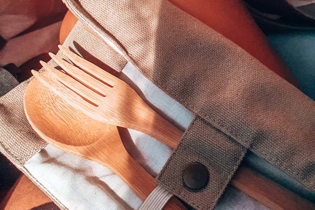 Bamboo cutlery helps a lot for zero waste travel / Bambusbesteck kann bei Zero Waste auf Reisen enorm helfen