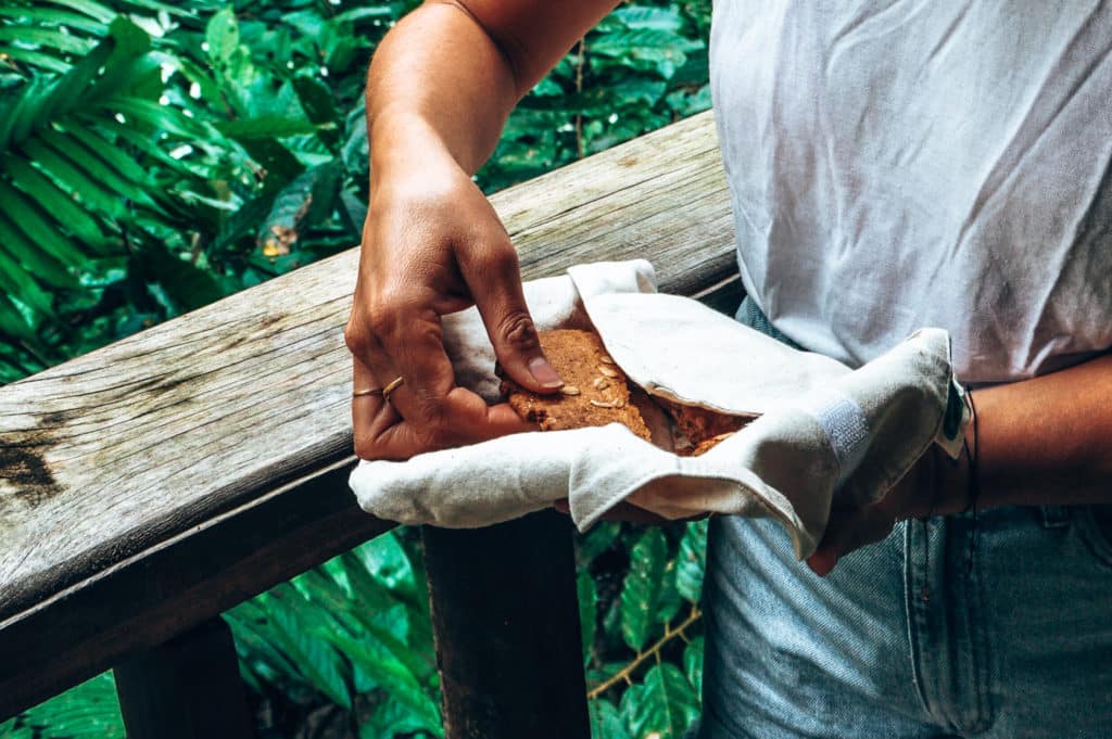 A cotton food wrap is great for zero waste travel / Ein Baumwolltuch ist top für zero waste auf Reisen