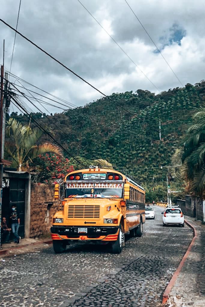 Backpacking_Guatemala_itinerary_3 Riding a chicken bus is an experience when backpacking in Guatemala / Eine Fahrt im Chickenbus ist definitiv ein Erlebnis beim Guatemala Backpacking