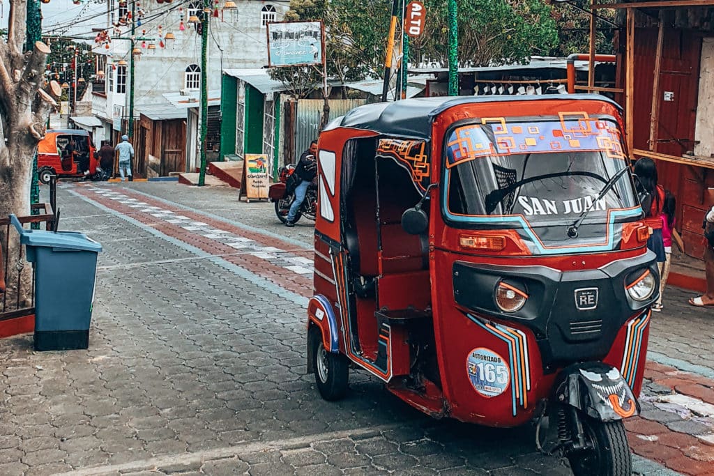 TukTuks are great for short distances on your Guatemala itinerary / TukTuks sind super für kurze Distanzen auf deiner Guatemala Backpacking Route