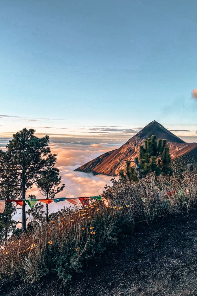 A volcano highlight is a unique experience when backpacking in Guatemala / EIne Vulkanwanderung ist ein unvergessliches Erlebnis beim Guatemala Backpacking