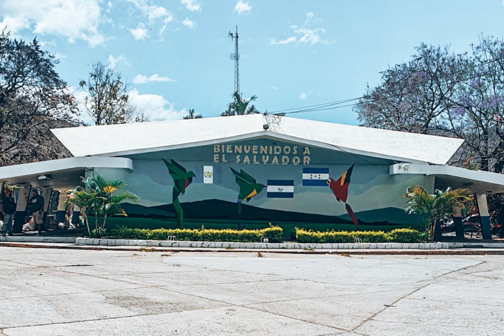 El Salvador border