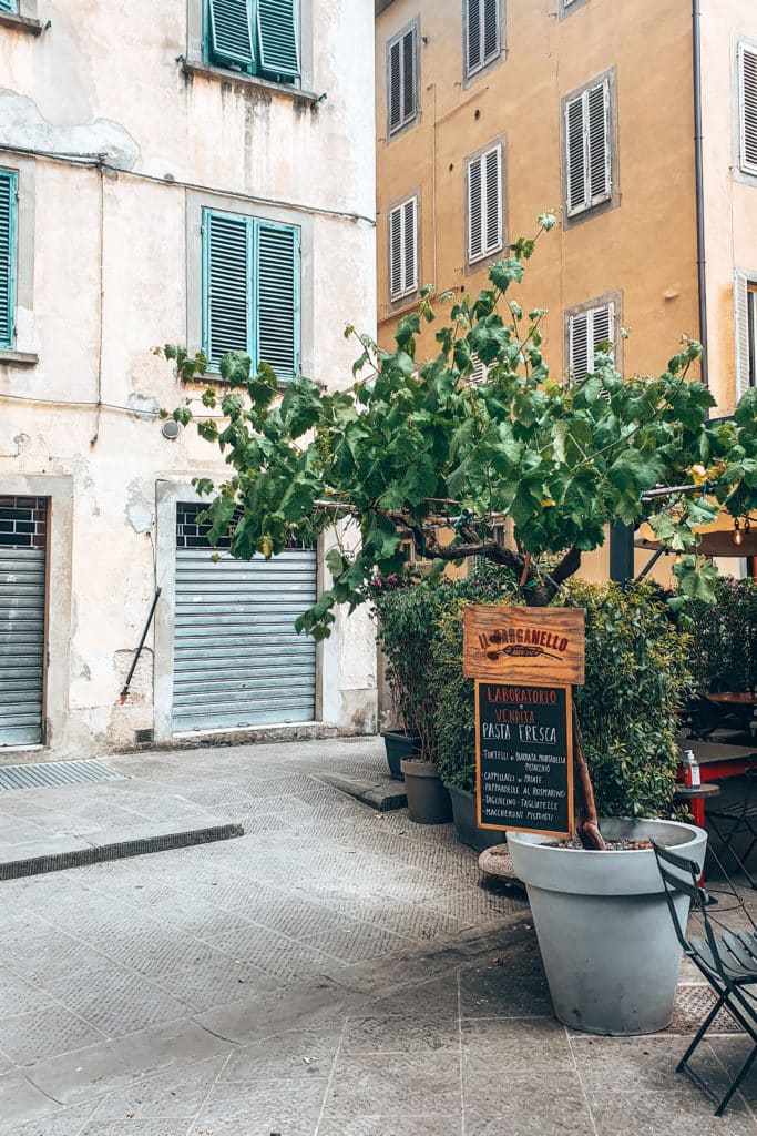 Tuscany-road-trip-jillonjourney (29) Alleys in Pistoia