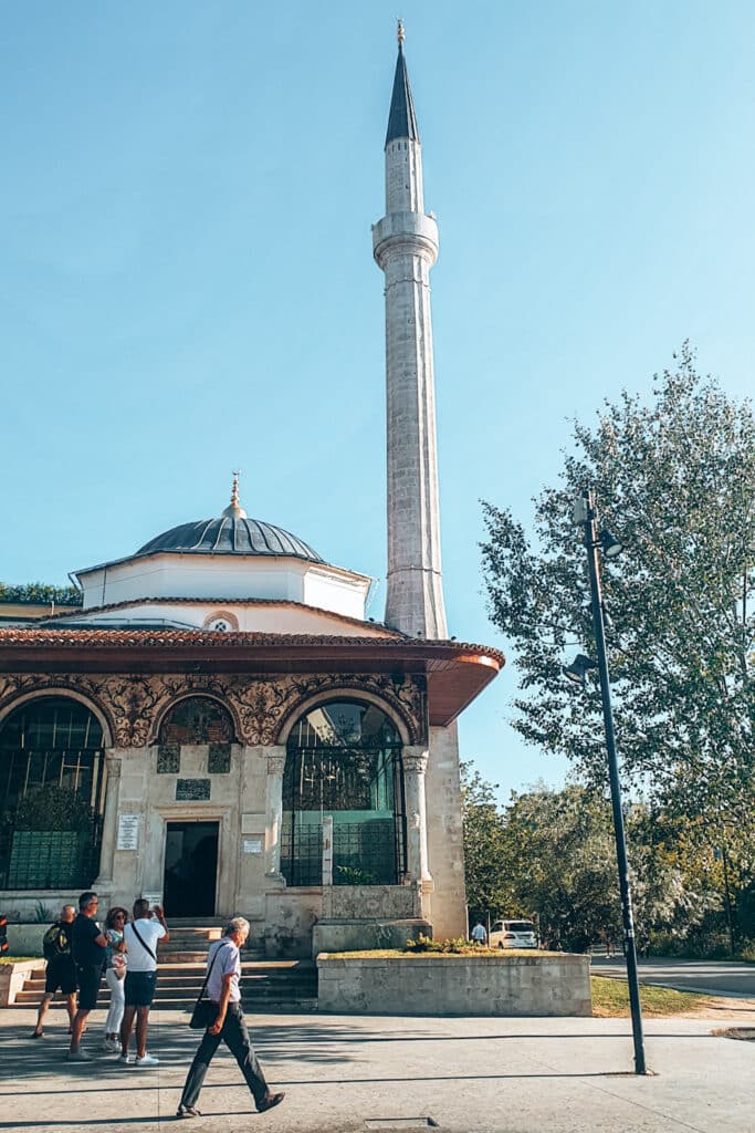 Albania_itinerary_jillonjourney (2) Mosque in Tirana / Alte Moschee in Tirana, ein Highlight auf einem Albanien Roadtrip