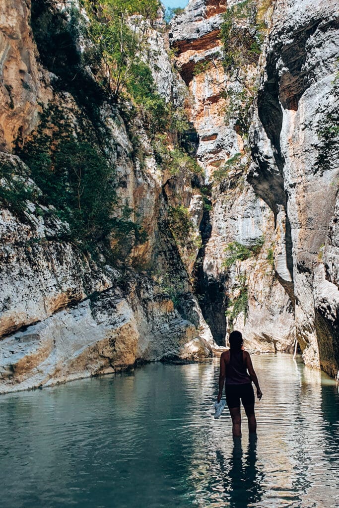 Albania_itinerary_jillonjourney (27) Lengarica Canyon, ein Highlight beim Albanien Roadtrip