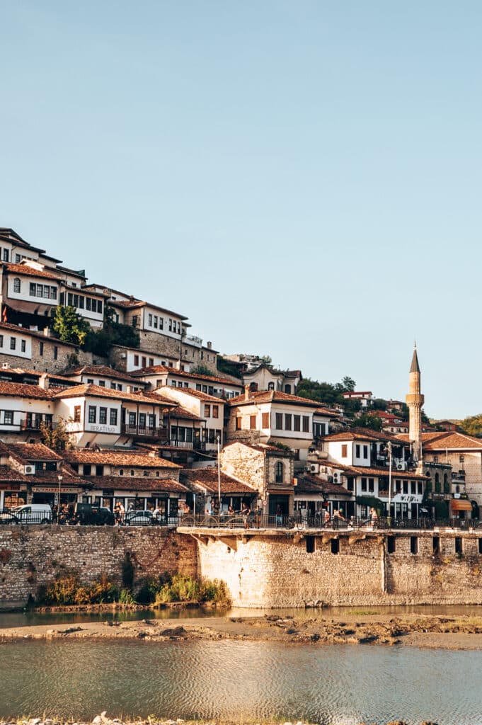 Albania_itinerary_jillonjourney (31) Gjirokaster, a major highlight when backpacking in Albania / Gjirokaster, eine beliebte Sehenswürdigkeit in Albanien