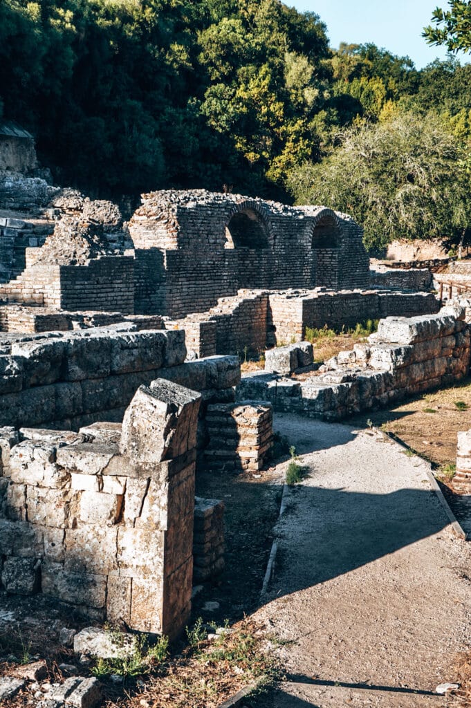 Albania_itinerary_jillonjourney (33) Die Ruinen von Butrint dürfen unter Albanien Reisetipps nicht fehlen