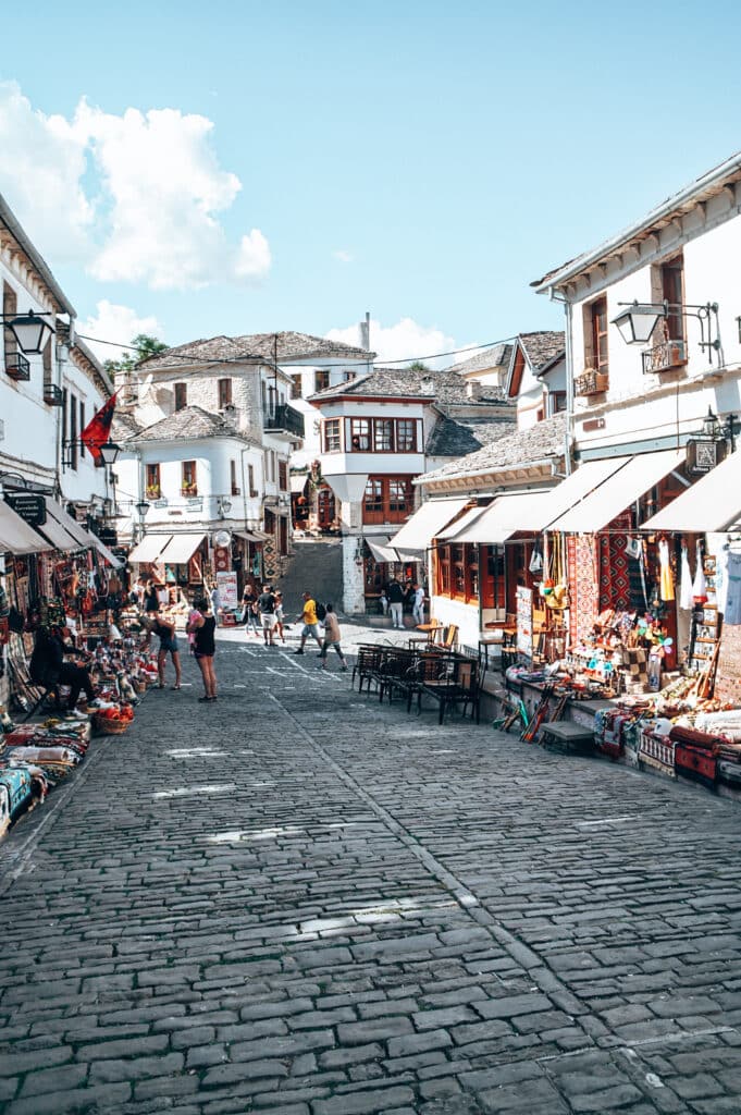 Albania_itinerary_jillonjourney (41) Gjirokaster, ein Highlight auf jedem Albanien Roadtrip