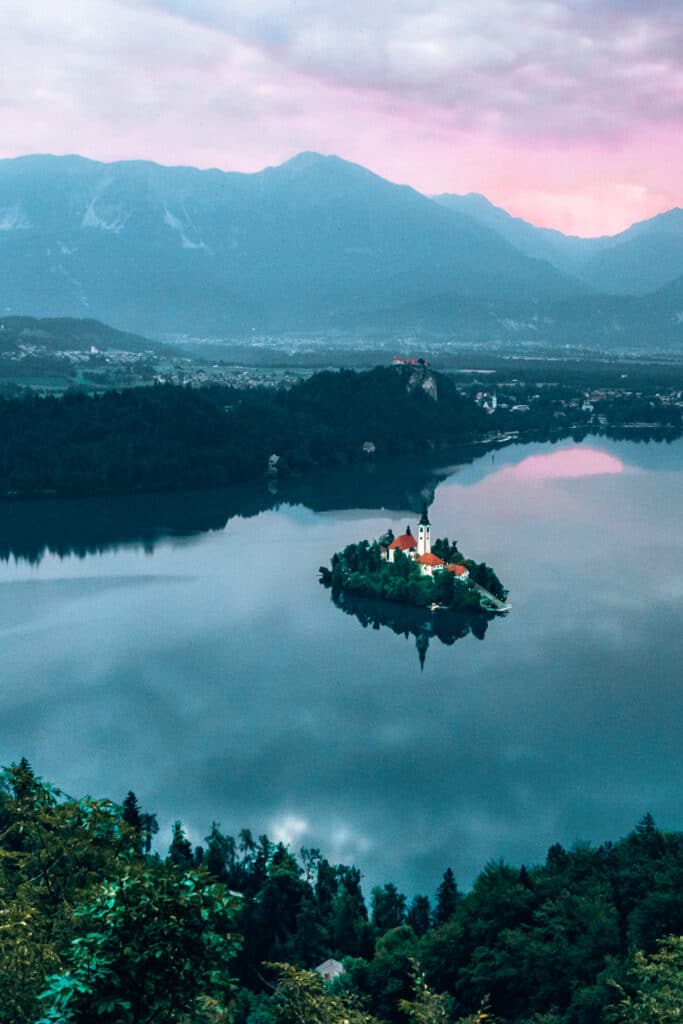 OLYMPUS DIGITAL CAMERA Lake Bled, a major highlight on a Slovenia itinerary / Bleder See, ein Highlight unter den Slowenien Sehenswürdigkeiten