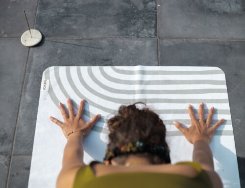SUSTAINABLE YOGA MAT FOR TRAVEL | Mikkoa travel yoga mat review