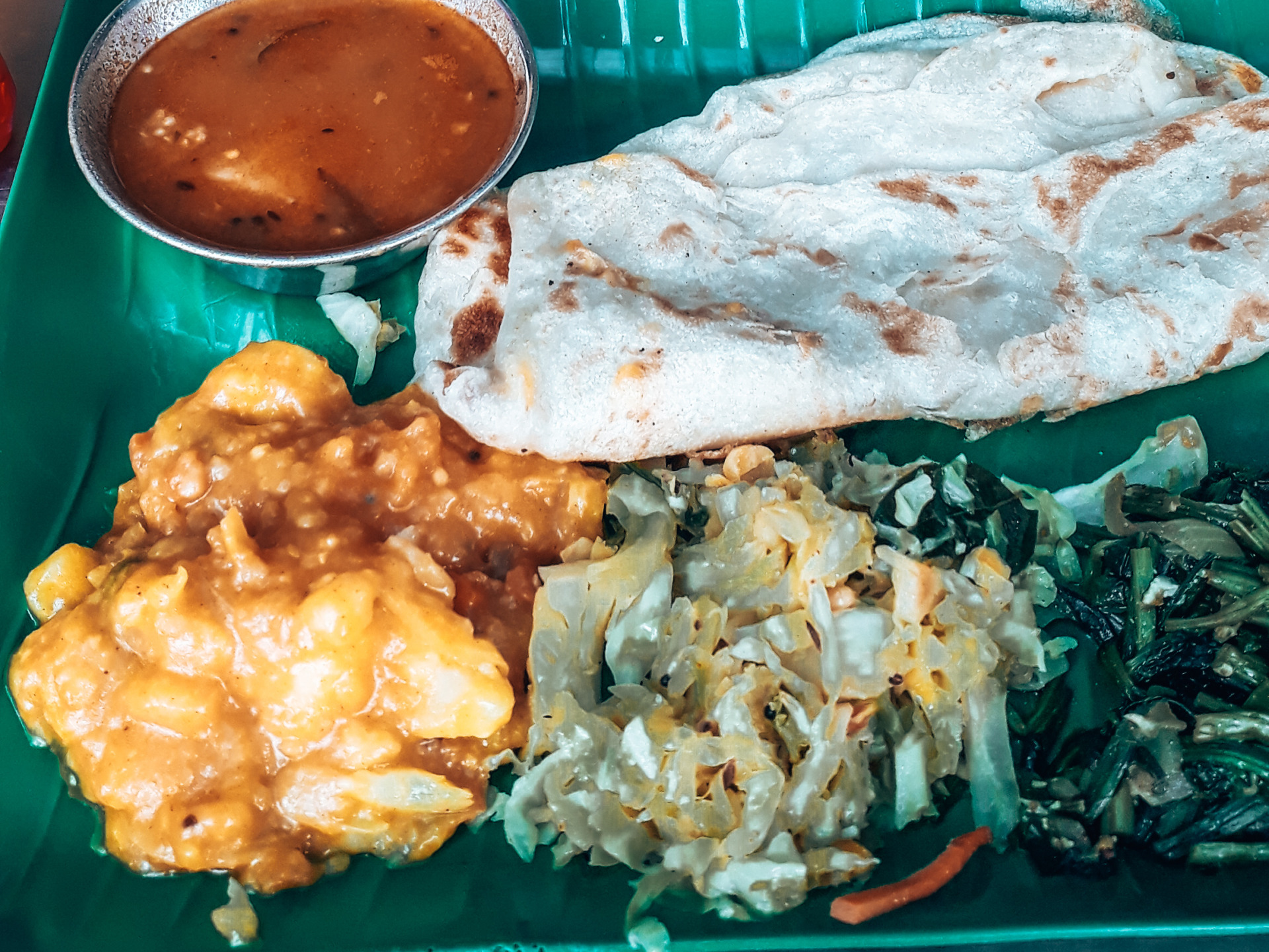 Traveling as a vegan is easy in Asia - with a naturally vegan curry / Vegan reisen ist mit Curry in Asien einfach