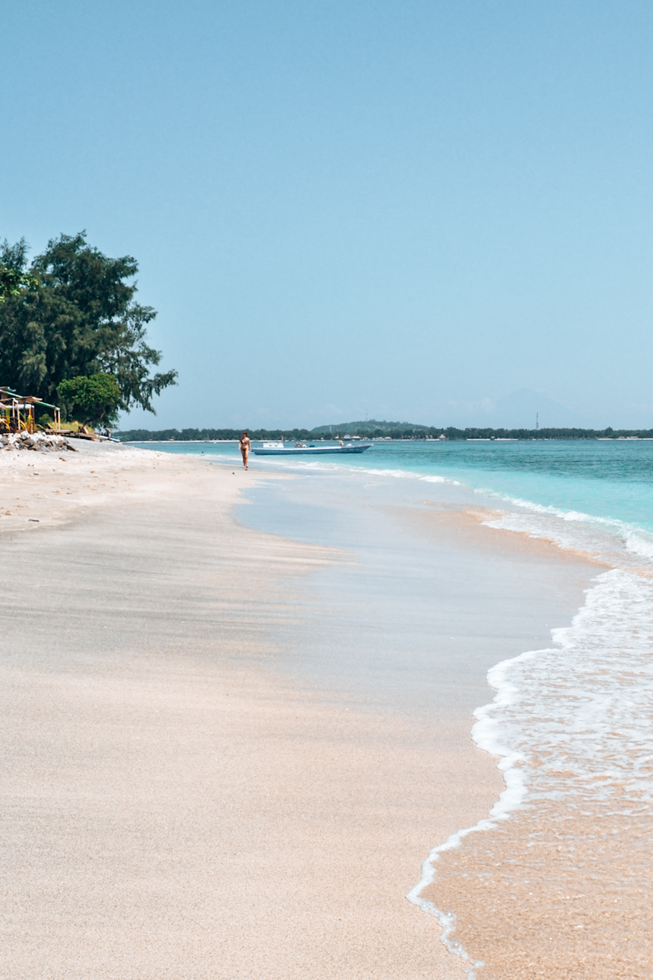 Beach in Gili Air, backpacking Indonesia