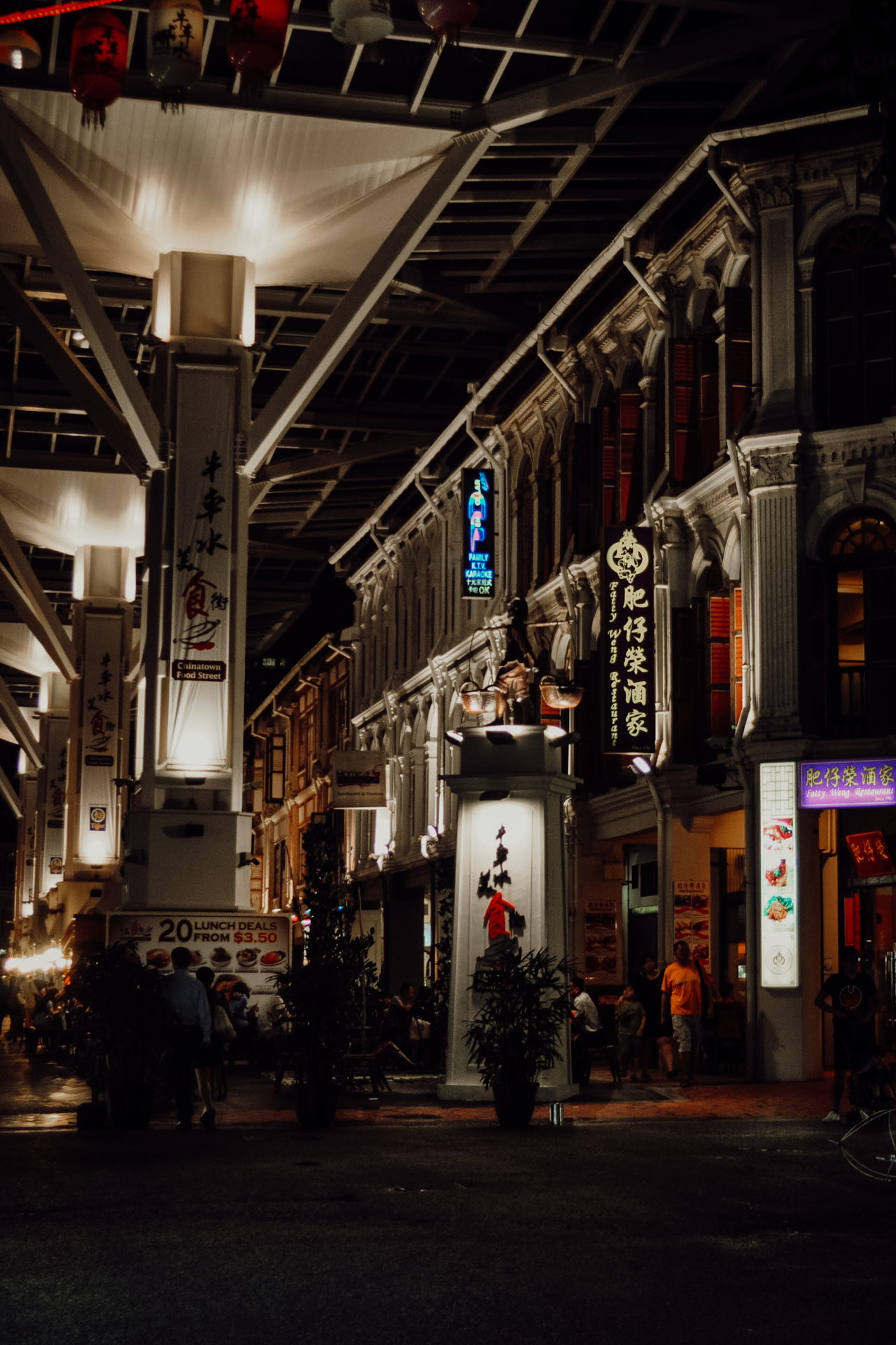 Chinatown by night, a must see in Singapore | Chinatown bei Nacht, ein richtig schöner Singapur Reisetipp