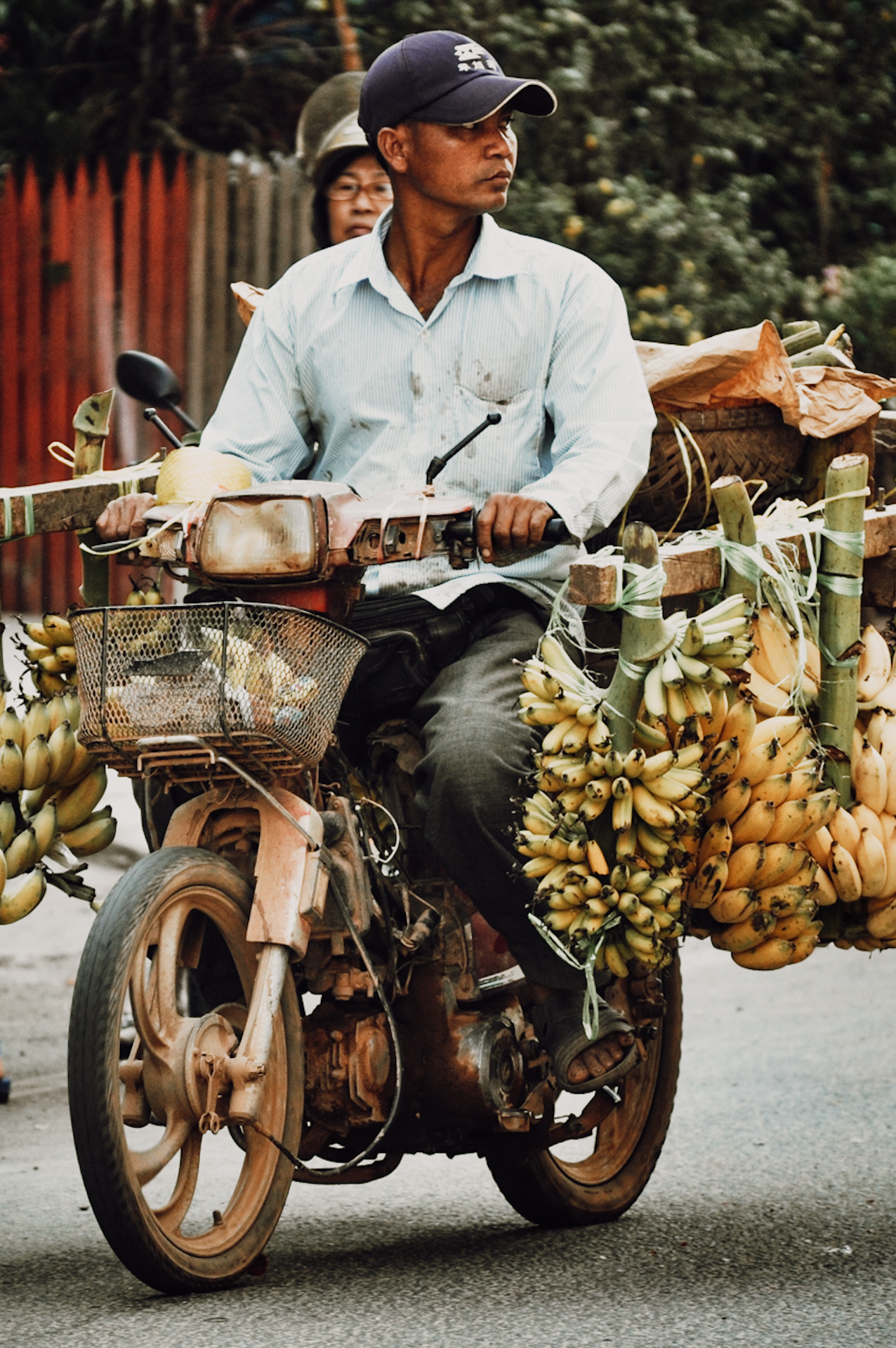 Motorbikes when backpacking in Cambodia