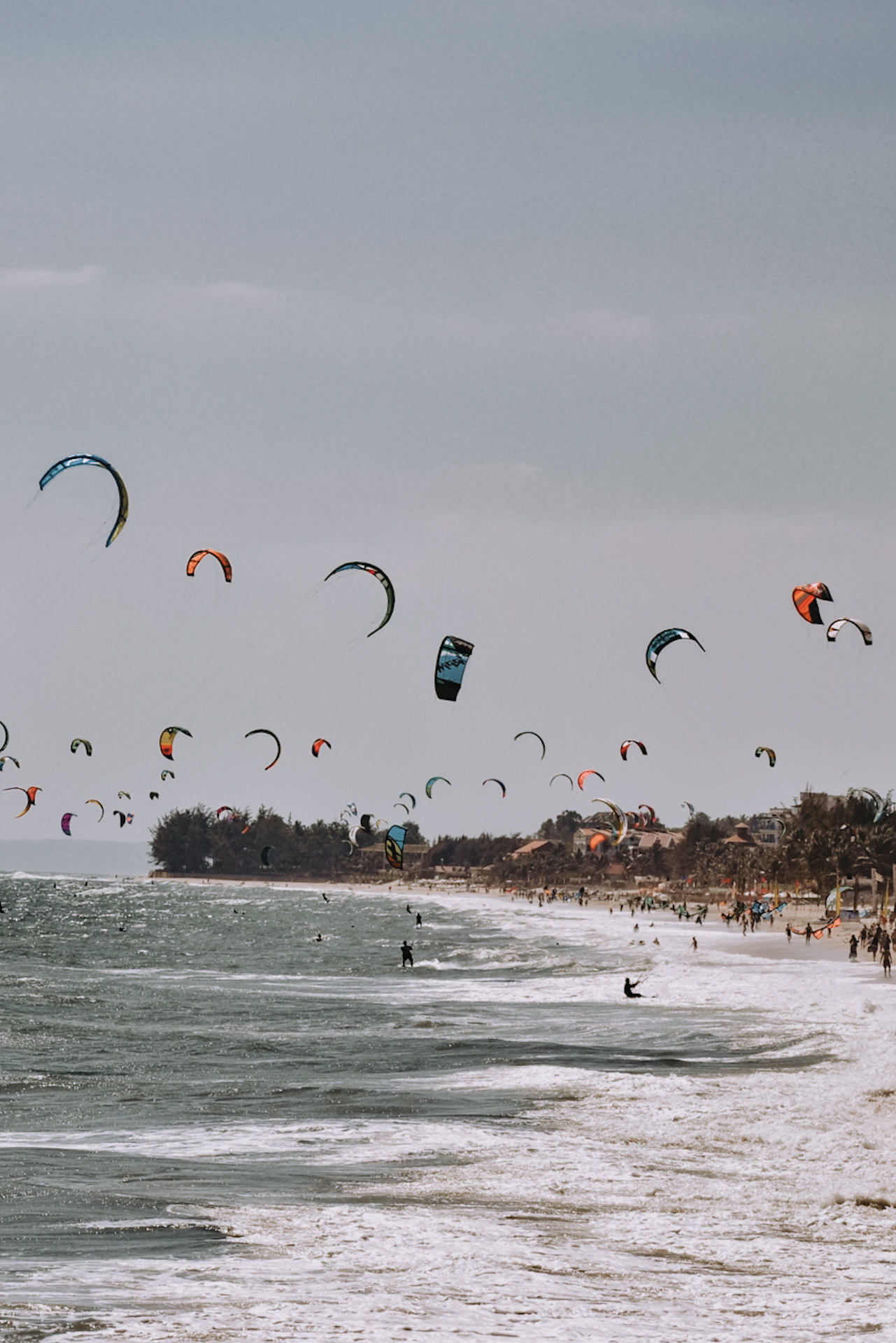 Kite surfers in Mui Ne, a highlight of my Vietnam itinerary / Fischerdorf bei Mui Ne, ein Highlight auf meiner Vietnam Backpacking Route