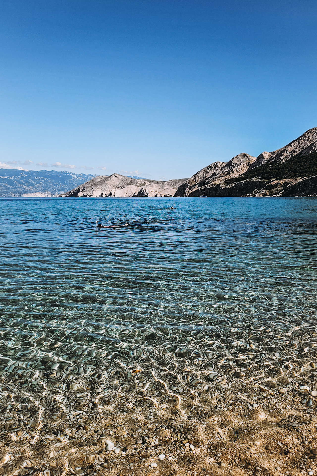 Turquoise water in Krk Island / Türkises Wasser, der Grund weshalb die Reiseitpps in Krk so viele Reisende anziehen