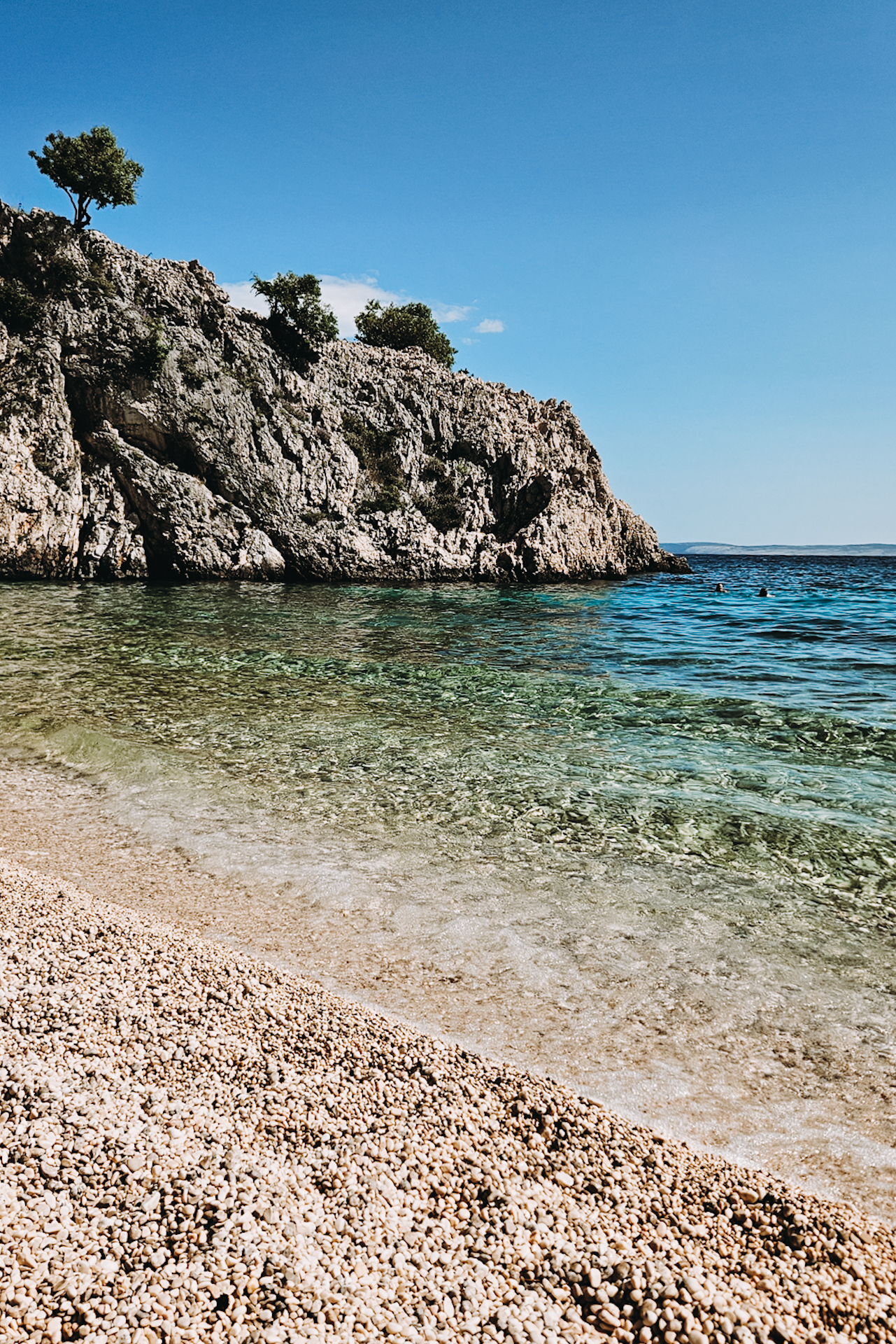 Cliff jumping in Krk, Croatia / Krk Reisetipp für Mutige: Klippenspringen