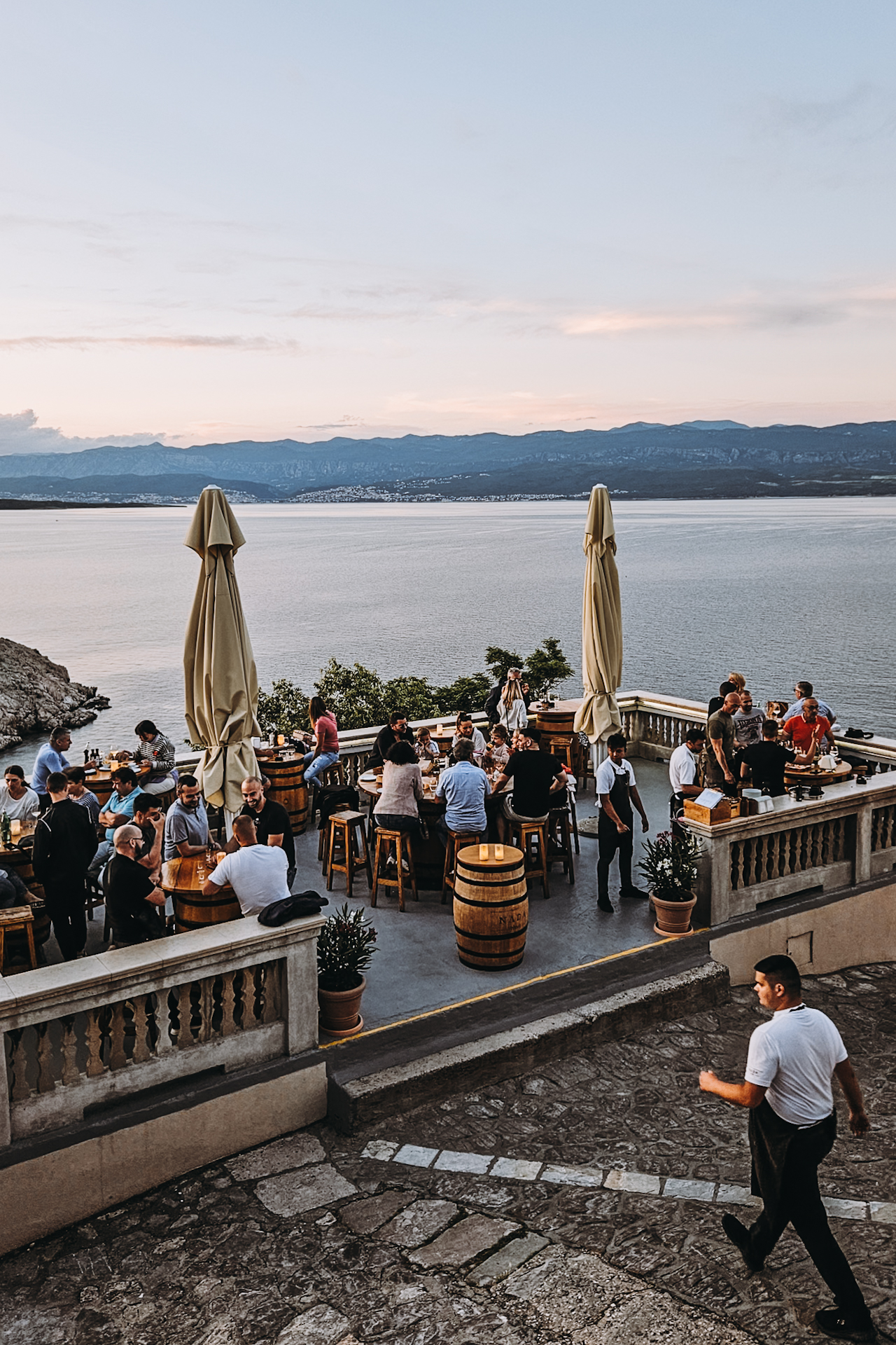Enjoy local wine, a wonderful thing to do in Krk Island, Croatia / Weinbars zählen zu den Geheimtipps in Krk