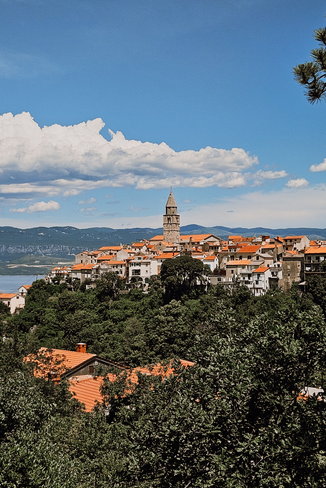 Vbrnik, a must visit among the things to do in Krk Island, Croatia / Vrbnik, eine Sehenswürdigkeit in Krk die du nicht verpassen darfst