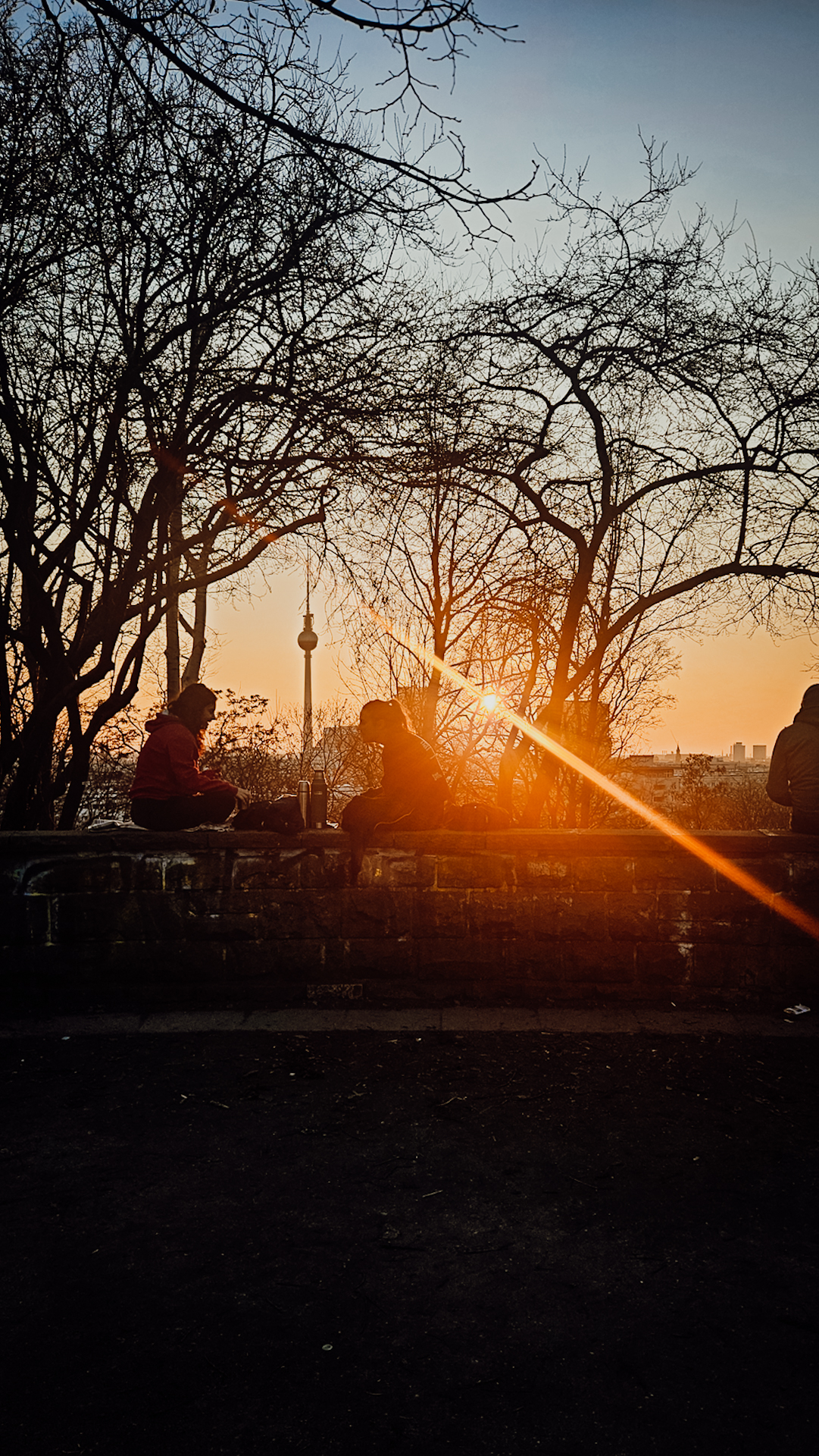 berlin_off_the_beaten_path_jillonjourney_250306_173227 Friedrichshain Sonnenuntergang, Berlin Insider-Tipps