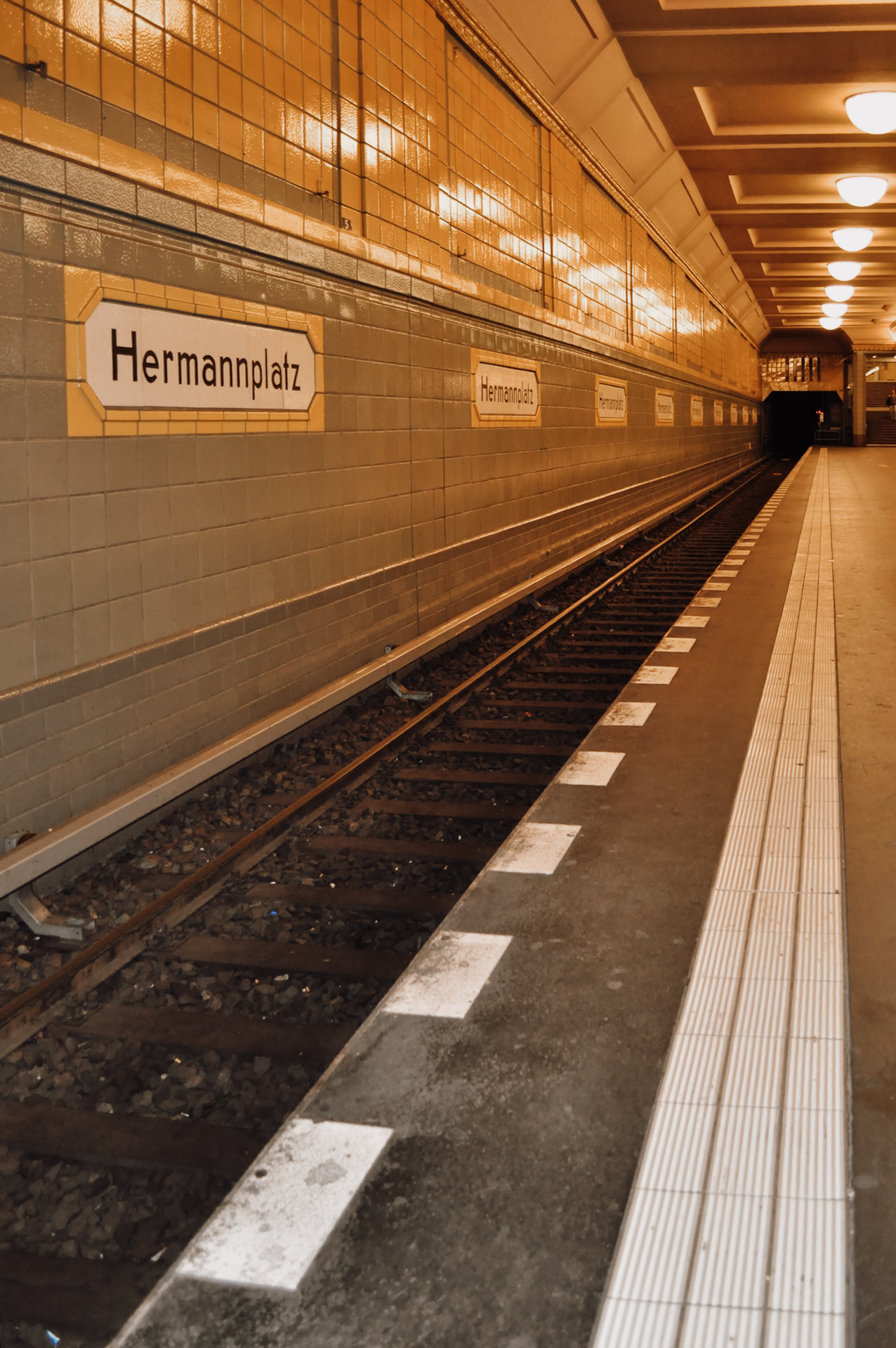 berlin_off_the_beaten_path_jillonjourney__0727 Hermannplatz, Neukoelln