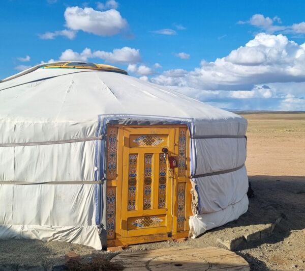 Mongolei_Ger_mitten_in_der_Wueste In der Wüste beim Reisen ohne Flugzeug,
