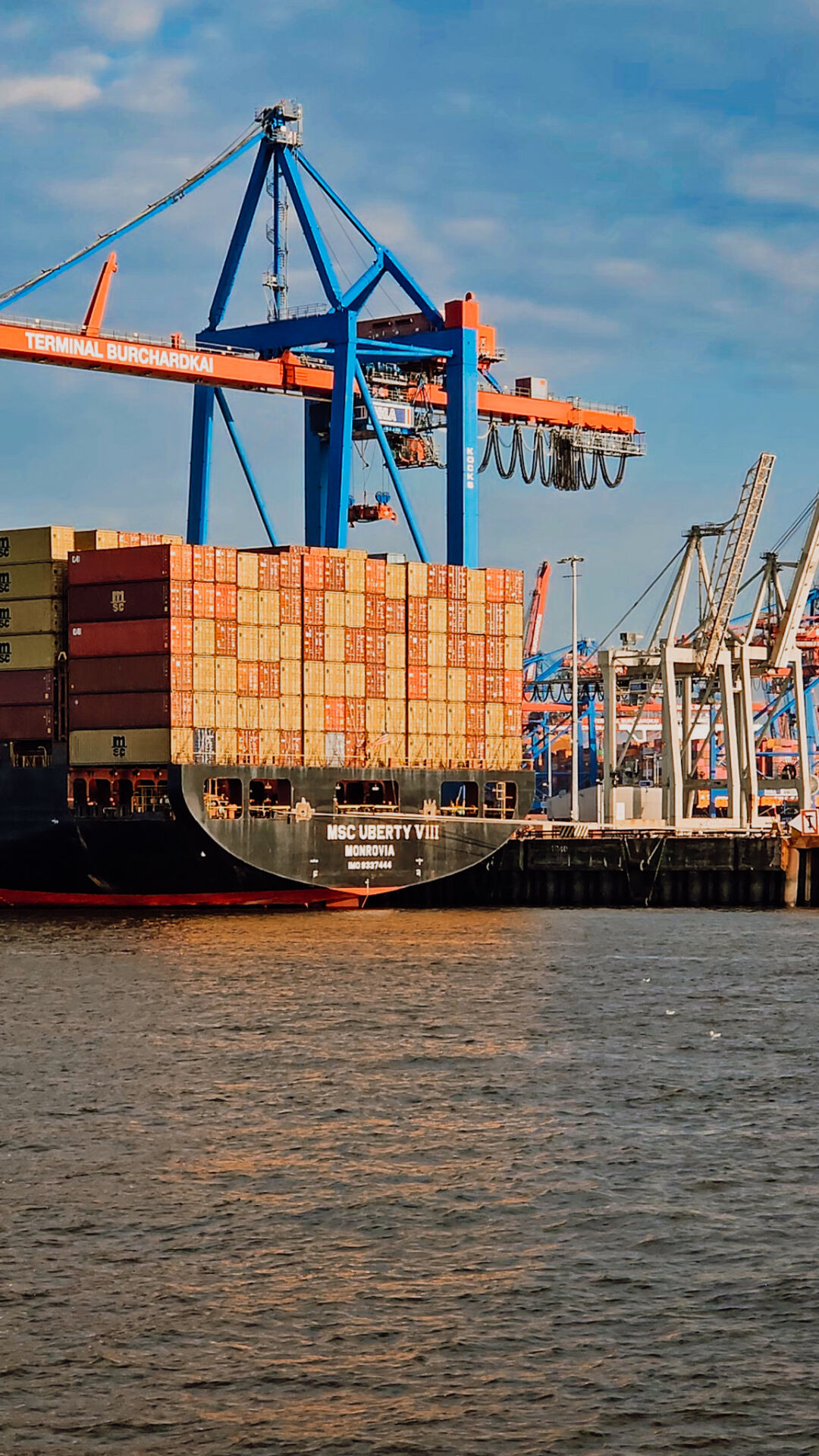 Harbor cruise, a must see when wanting to know what to do in Hamburg / Hafenrundfahrt, ein Geheimtipp in Hamburg