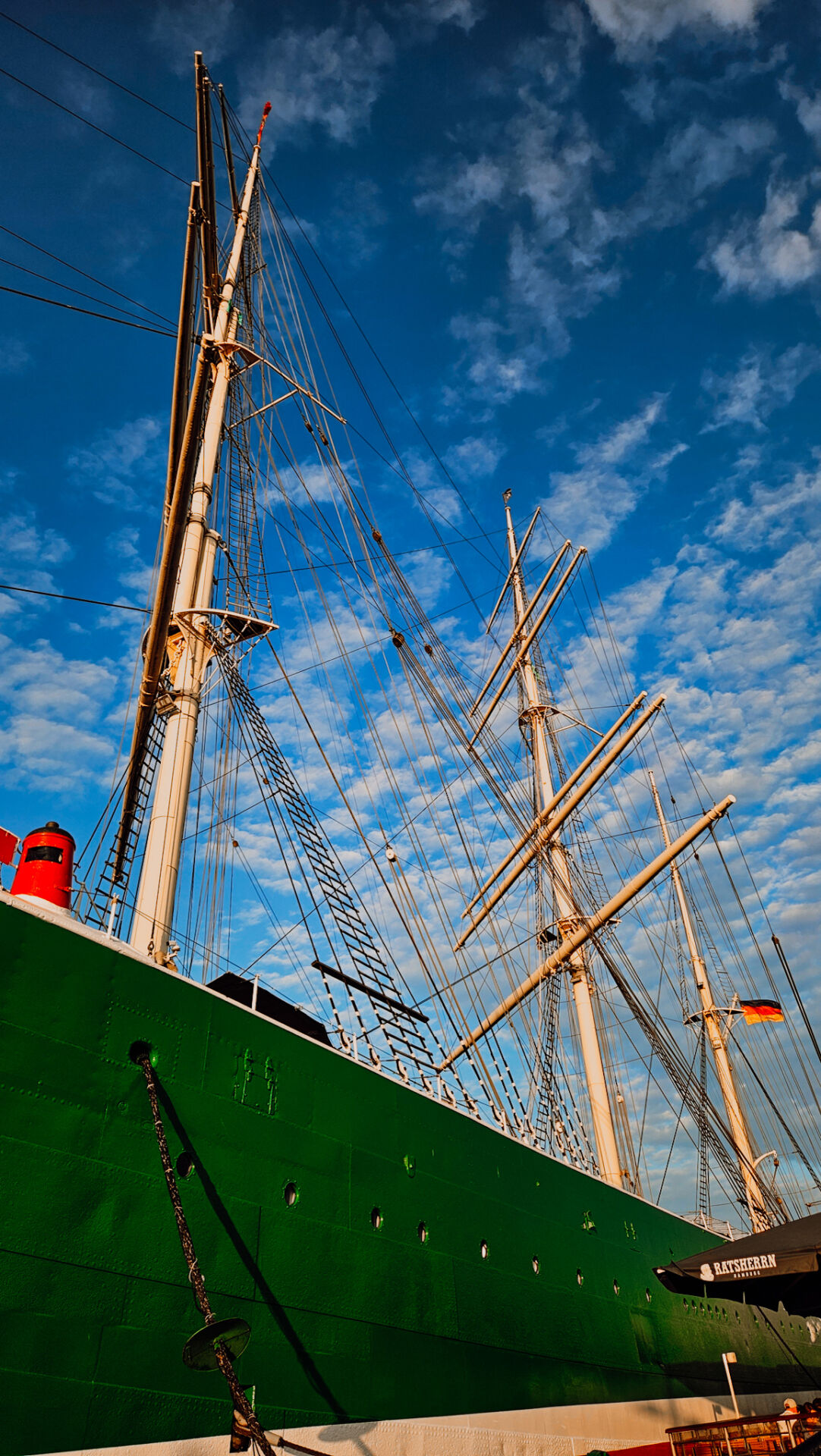 Ship in Hamburg harbor / Segelschiff im Hafen von Hamburg