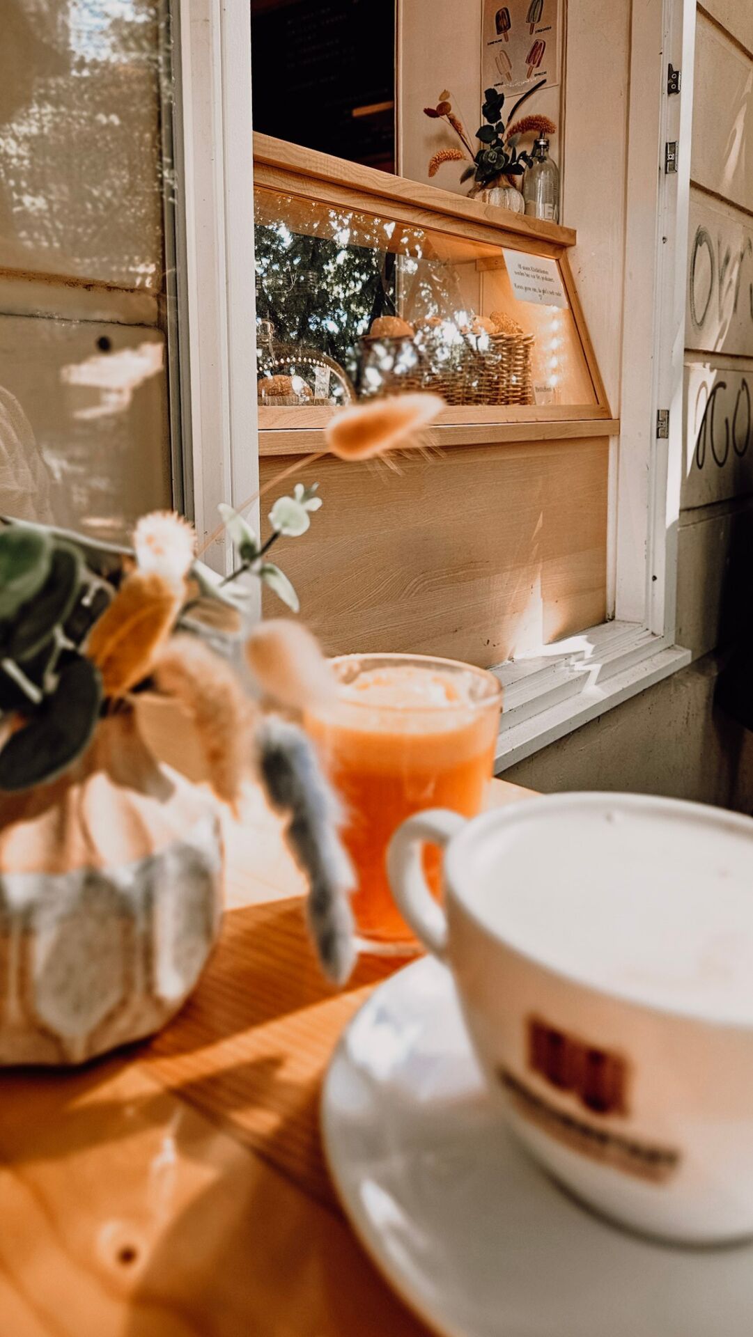 A cafe in Eimsbüttel, alternative things to do in Hamburg / Schlemmen in Eimsbüttel, darf unter den Geheimtipps in Hamburg zum Essen nicht fehlen