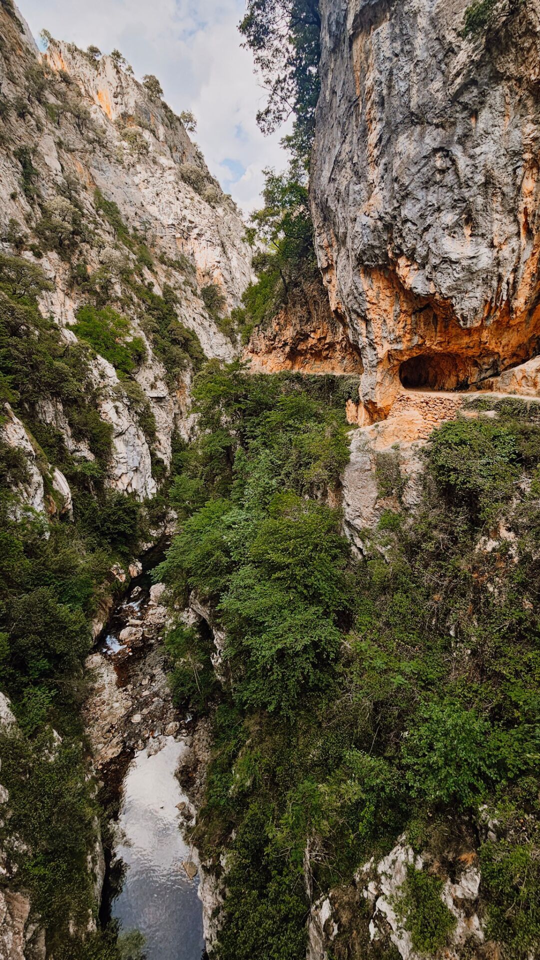 Ruta de Cares hike, on my Northern Spain itinerary / Ruta de Cares Wanderung, ein Highlight auf meinem Nordspanien Roadtrip