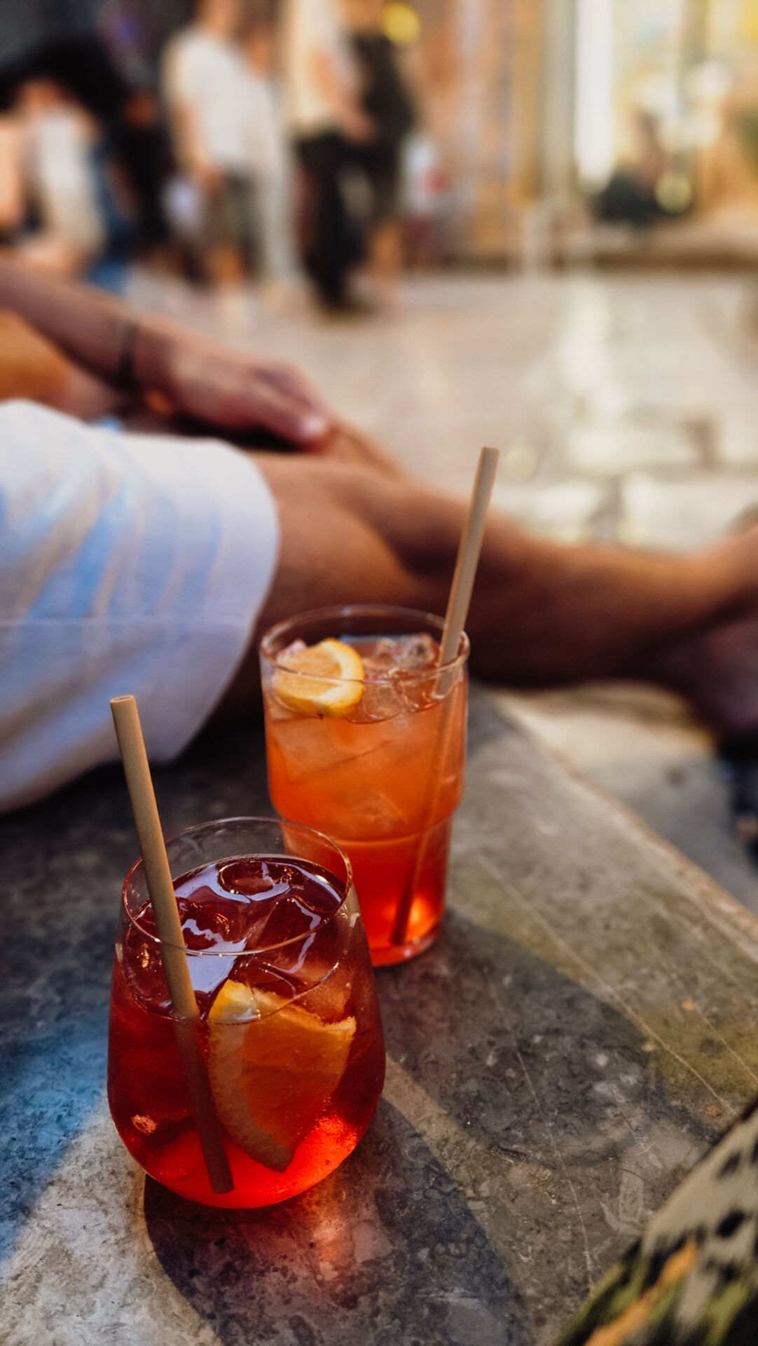 A Spritz can't be missed on your Sicily itinerary / Aperol Spritz, ein Muss auf deiner Sizilien Rundreise im Auto