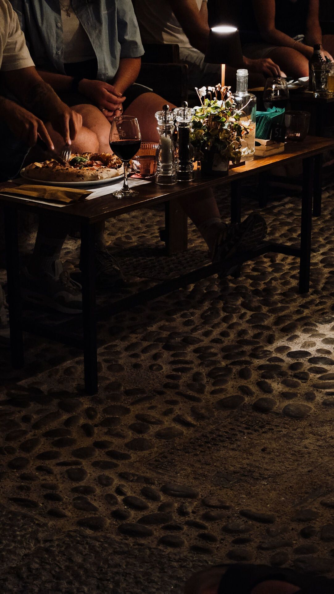 Eating outside, a highlight in this Sicily travel blog / Draußen in den Gassen essen, ein Highlight in diesem Sizilien Blog
