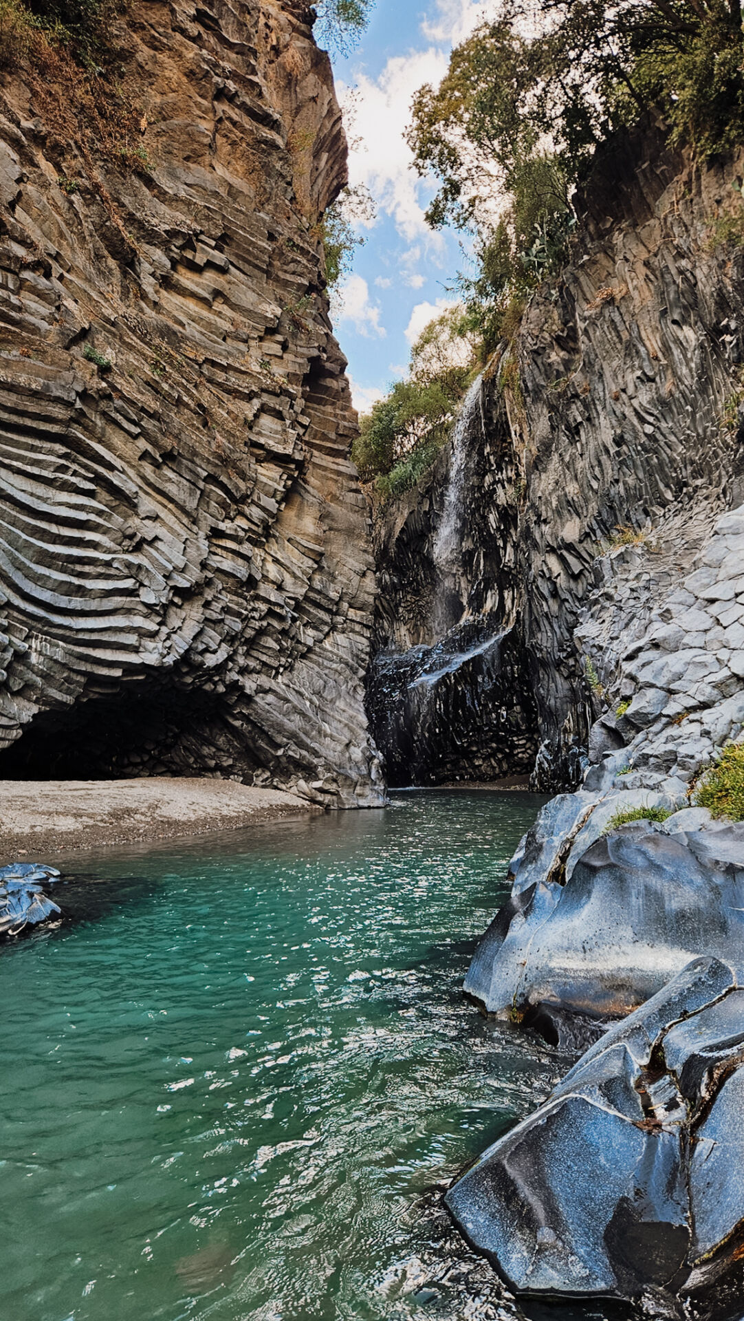 Gole del Alcantara, a beautiful stop on your Sicily road trip / Alcantara, ein schöner Stop auf deinerm Sizilien Roadtrip