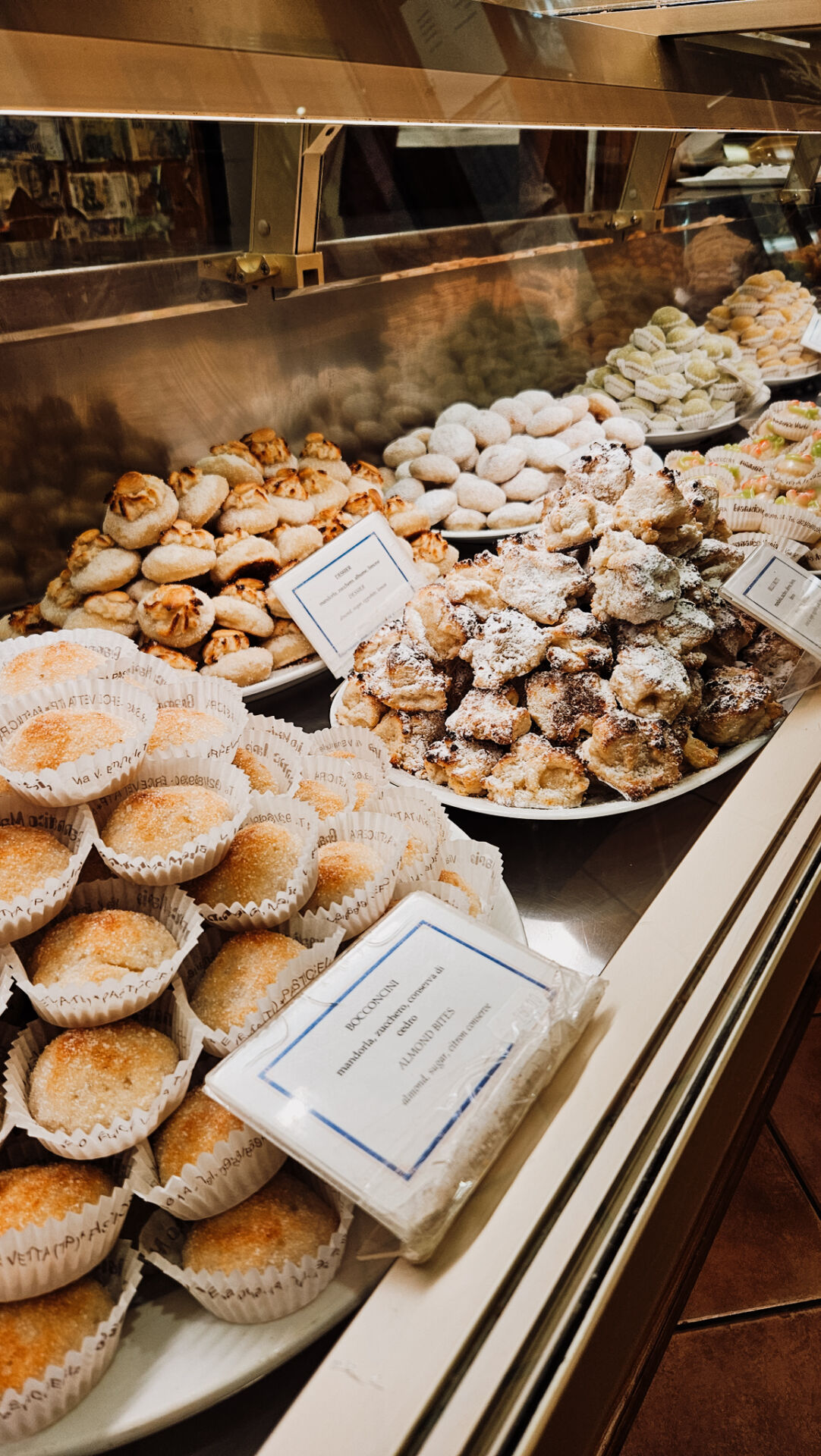 Sweets in Erice, a highlight in this Sicily travel blog / Süßigkeiten in Erice, ein Highlight in diesem Sizilien Blog