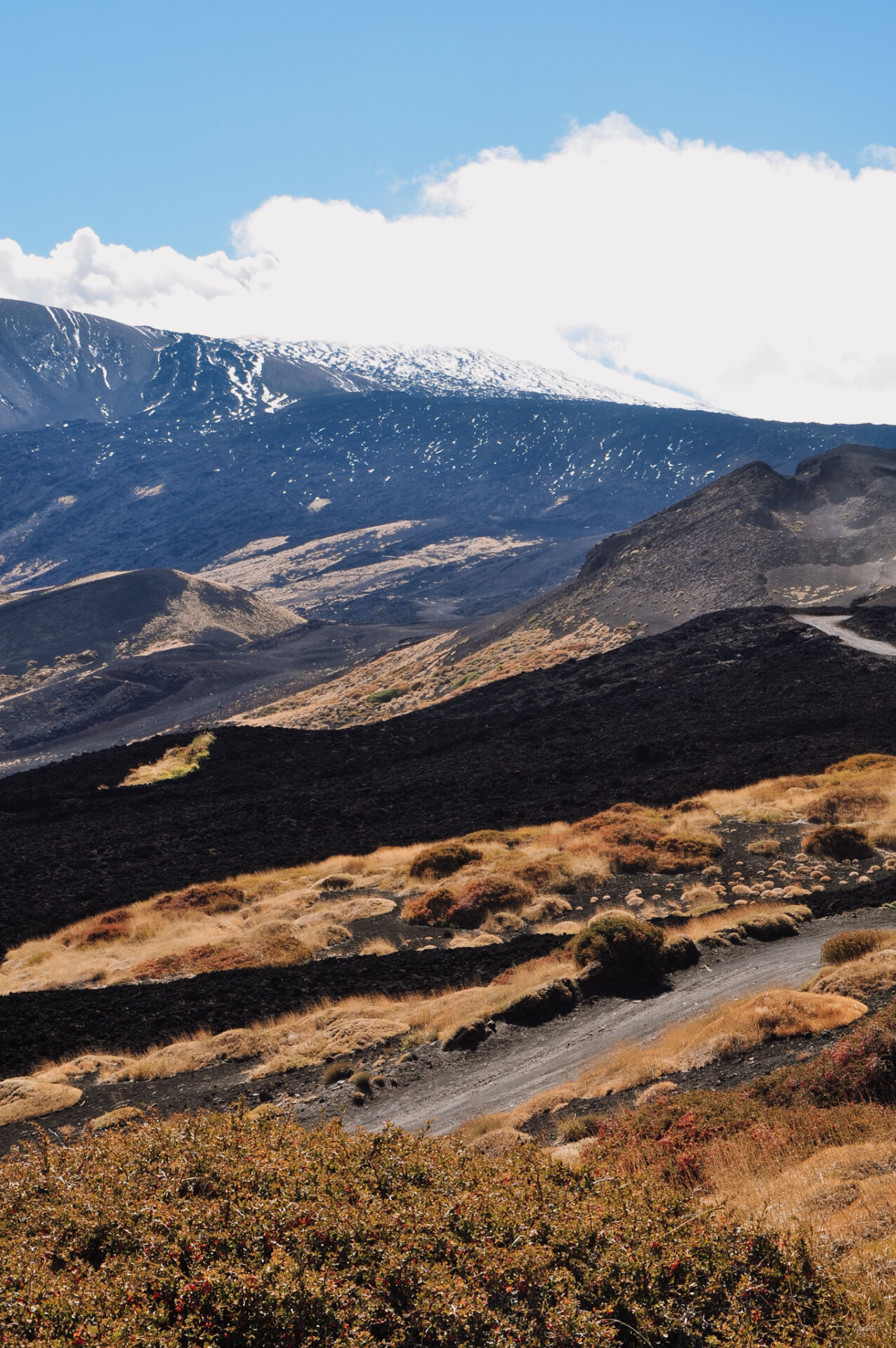 Etna, an essential stop on your Sicily itinerary / Ätna, ein Muss auf deiner Sizilien Rundreise im Auto