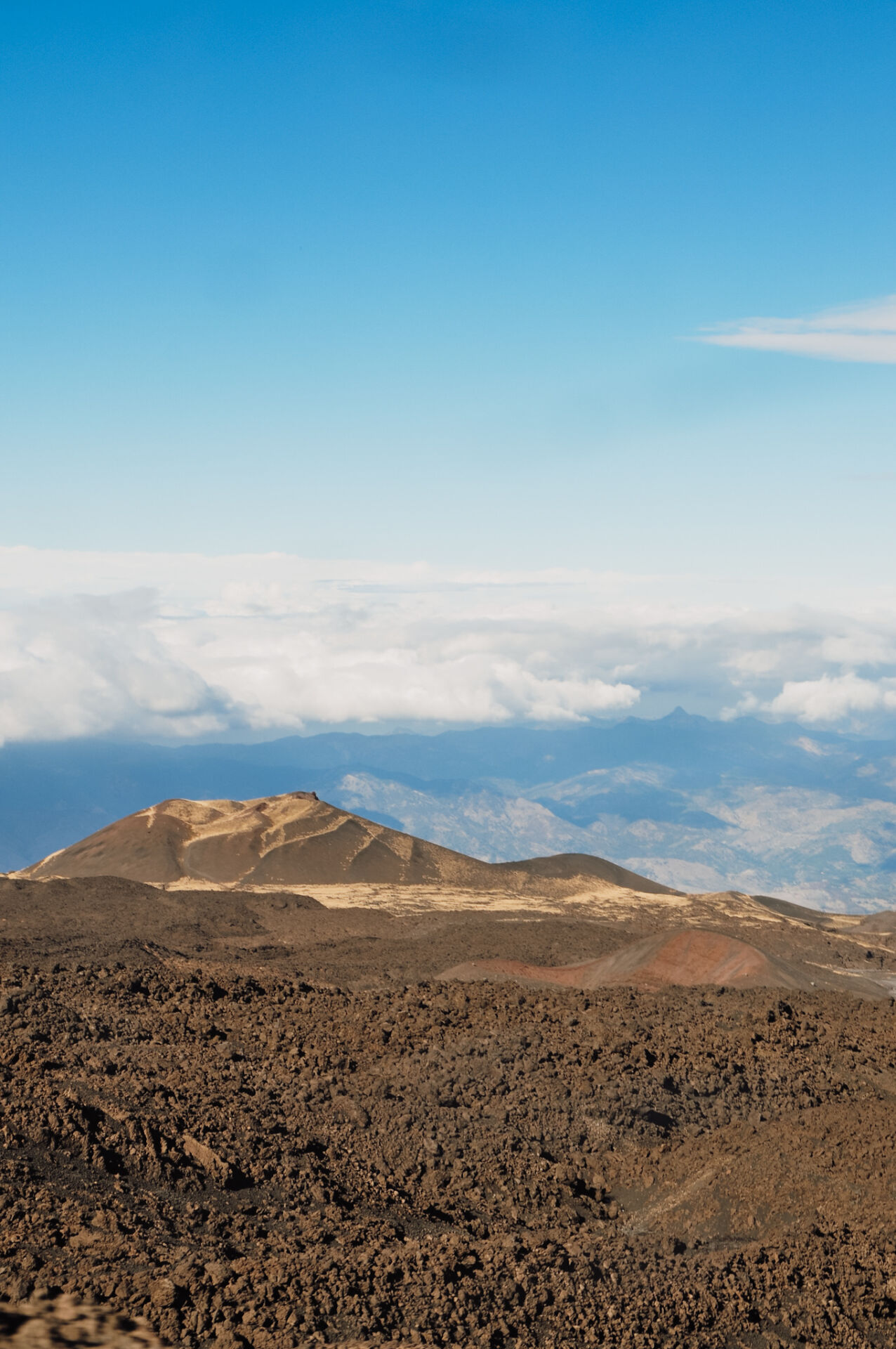 Etna hike, an essential stop on your Sicily itinerary / Ätna Wanderung, ein Muss auf deiner Sizilien Rundreise im Auto